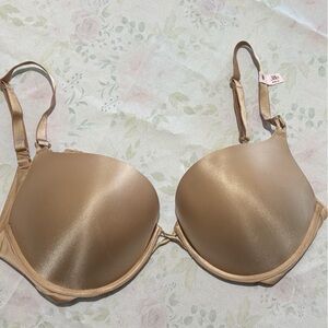 Victoria’s Secret bomb shell push-up bra size 38D